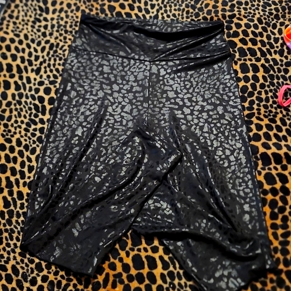 size large leopard leggings !